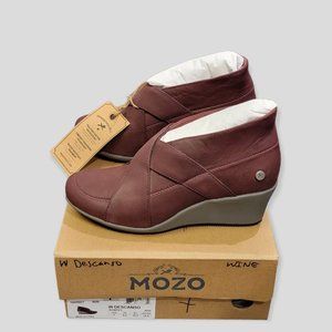 NEW Mozo Descanso Womene  Wine Wedge Heel Water Oil Slip Resistant Ankle Shoe 7
